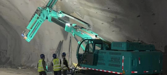 Une société minière vietnamienne inspecte une plate-forme de forage de tunnel dans l'usine de Jining de Hongrun Machinery