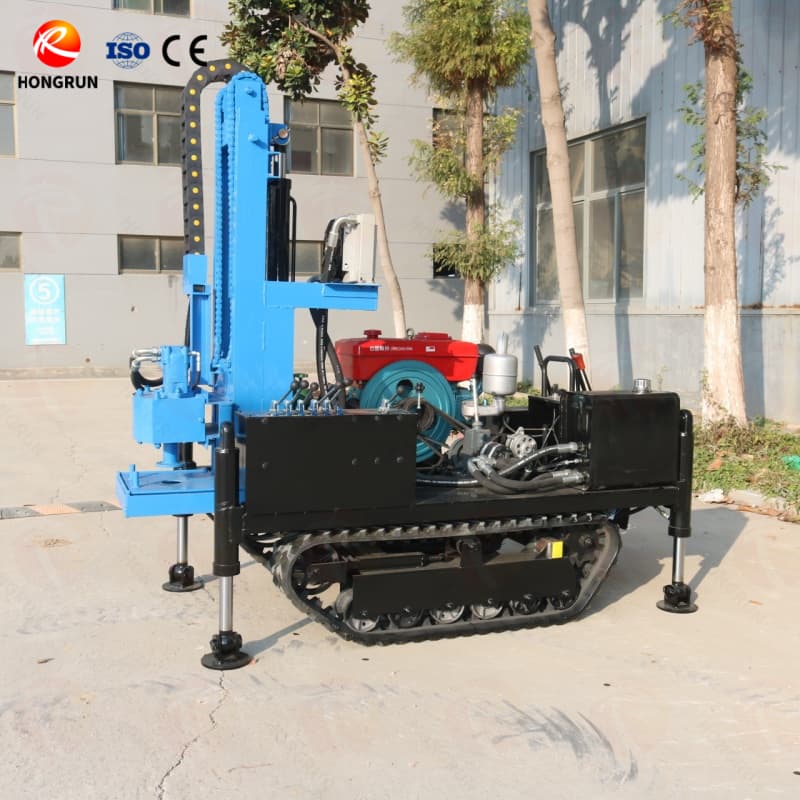 Foreuse de puits d'eau sur chenilles