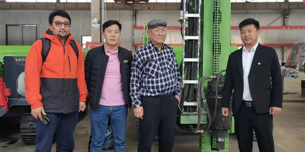 Fotovoltaik Kazık Çakma Makinesi